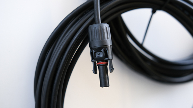 Cable connector detail